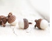 Image of NATURAL WHITE Merino Wool Felted Acorns