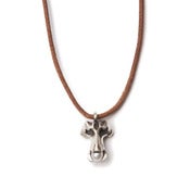 Image of silver caudal vertebrae w/ pearl on wax-coated cotton w/ silver caudal vertebrae closure (P03B10sil)