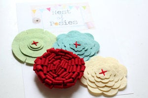 Image of Felt Posie Cluster - Holly Jolly