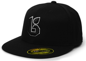 Image of "Icon" Flat Bill Fitted Flexfit | Blk/Wht