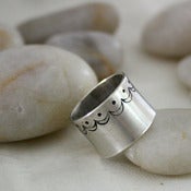 Image of Scalloped Ring