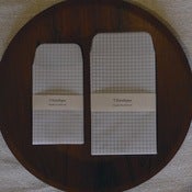 Image of Enveloppe petits carreaux
