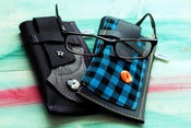 Image of 'Peek-a-boo' glasses case 