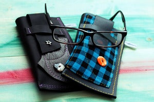 Image of 'Peek-a-boo' glasses case 