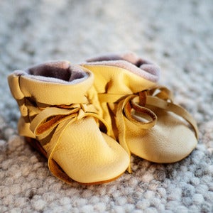 Image of Geier Deerskin Baby Moccasins - Vellux Lined