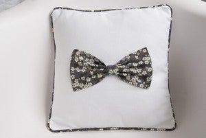 Image of Coussin Noeud Liberty Fleur gris By Mimosette