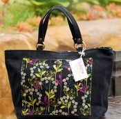 Image of Zippered Tote - Thin Leaves