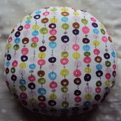Image of Coussin rond " Perles acidulées " Dos Anis