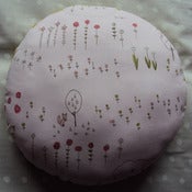 Image of Coussin rond "Ecureuil & Fleurs" Dos Anis