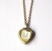 Image of Vintage Heart Locket - with white flower