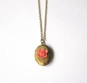 Image of Vintage Oval Locket - with orange flower