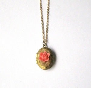 Image of Vintage Oval Locket - with orange flower