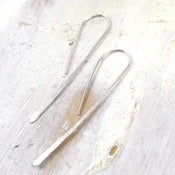 Image of simple silver hook earring m/l