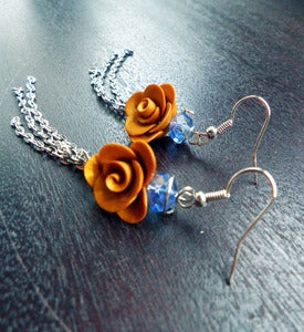 Image of Small Gold Rose w/ chain