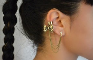 Image of gold tone bow earcuff  