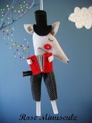 Image of Le petit accordéoniste rouge / Rose minuscule