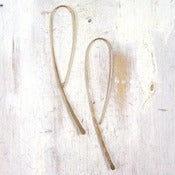 Image of simple gold hook earring m/l