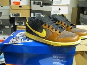 Image of SB Dunk Low Premium QS "Black and Tans" 