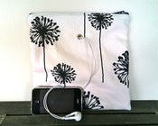 Image of "Gadgety" Yarn Pop - B&W Dandelions