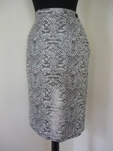 Image of 60s black & white 'snakeskin' pencil skirt