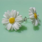 Image of Vintage Post Earrings-Lucite Daisy 