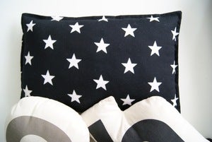 Image of *NOUVEAU* Coussin étoiles assorti au plaid 