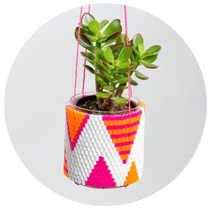 Image of Woven Bead Planter (white w orange & pink triangles)