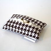 Image of travel tissue case - brown houndstooth