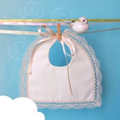 Image of Babero clásico beige