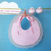 Image of Babero clásico rosa y beige