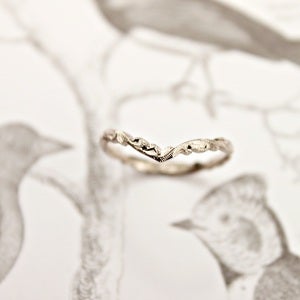 Image of 18ct white gold 2mm floral carved 'Wishbone'
