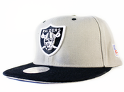 Image of Oakland Raiders Mitchell&Ness Snapback in Grey