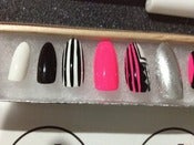 Image of Pink & Black Press Ons w/ Swarovski Accent Nail