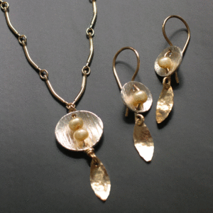 Image of pearl shield pendant