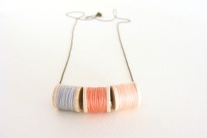 Image of Fils (gris, coral, rosa) Colgantes / Necklaces 