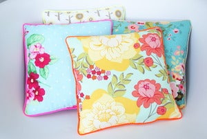 Image of *SOLDE* Le ptit Coussin Vitaminé passepoil fluo ou doré