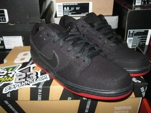 Image of SB Dunk Low Pro Premium QS "Levi's - Black Denim"