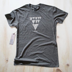 Image of Mens tee - Charcoal Arrows