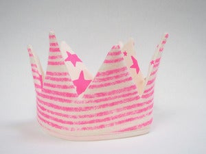 Image of Reversible Crown Neon Pink