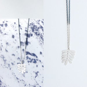 Image of plant motif necklace 