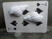 Image of White Plastic Retro Seashell Shell Vintage Style Rockabilly Earrings 