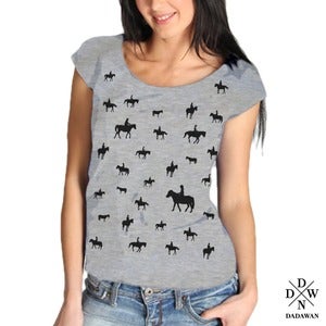 Image of T-shirt femme semis pattern chevaux by Dadawan
