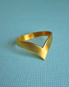 Image of Thorn Vintage Brass Chevron Ring