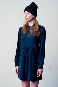 Image of elora slouchy toque of merino wool (shown in black)