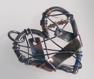 Image of Coeur Cache with diamonds and 18K gold