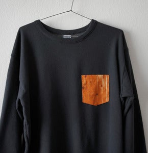 Image of WOOD POCKET BLACK SWEATSHIRT