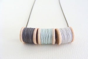 Image of Fils (gris, azul claro, gris perla) Colgantes / Necklaces