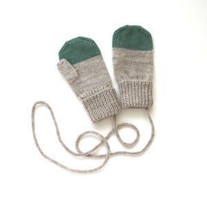 Image of NORTHAMPTON MITTENS (Oatmeal and Green)