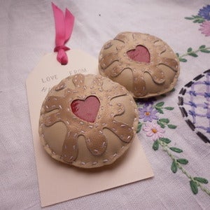 Image of Jammy Dodger Brooch
