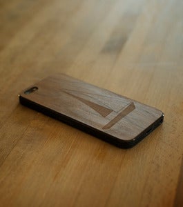 Image of iPhone 5 wood cover "Sailboat" Walnut